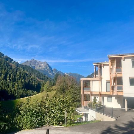 Natur Zeit - Alpine Garden Apartments Mayrhofen Bagian luar foto