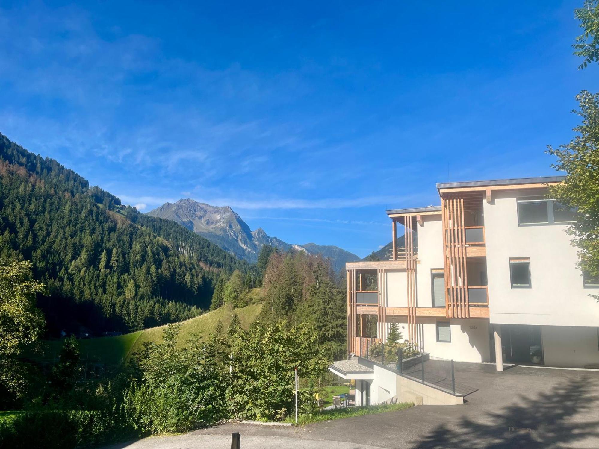 Natur Zeit - Alpine Garden Apartments Mayrhofen Bagian luar foto