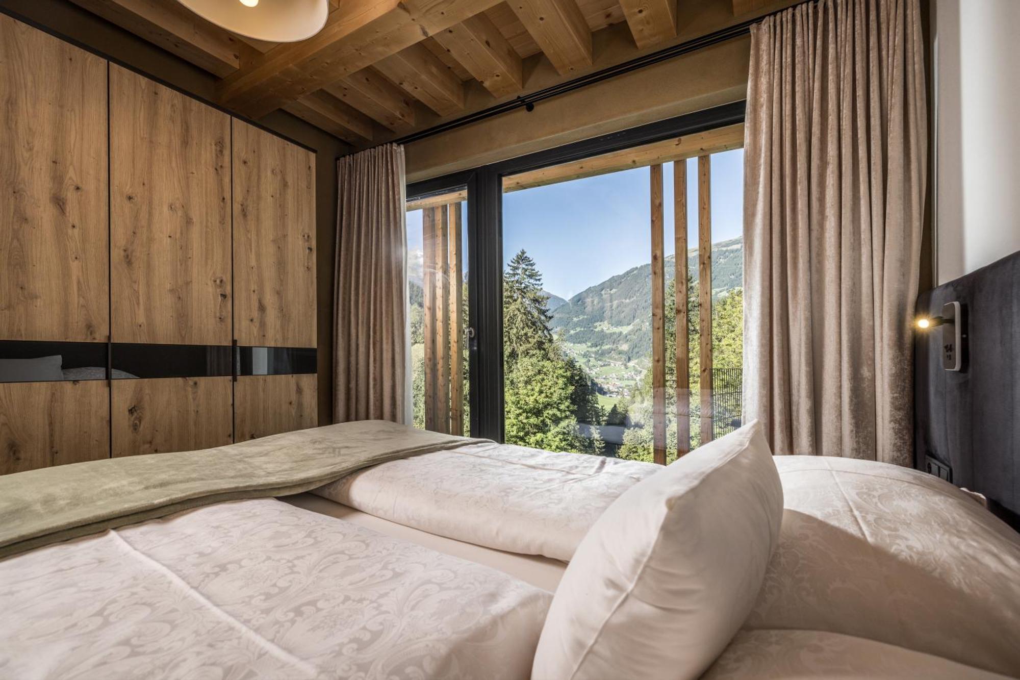 Natur Zeit - Alpine Garden Apartments Mayrhofen Bagian luar foto