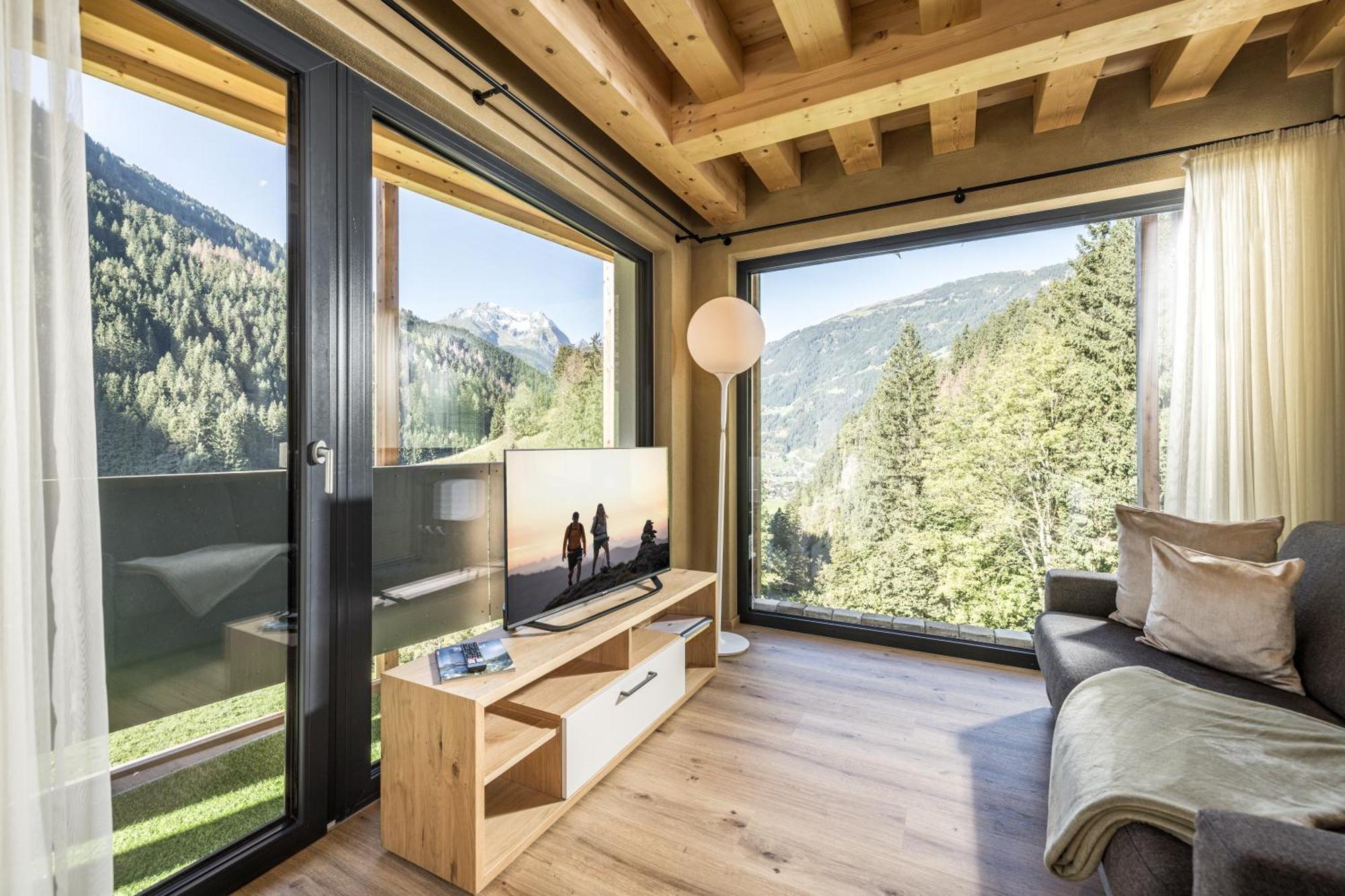 Natur Zeit - Alpine Garden Apartments Mayrhofen Bagian luar foto