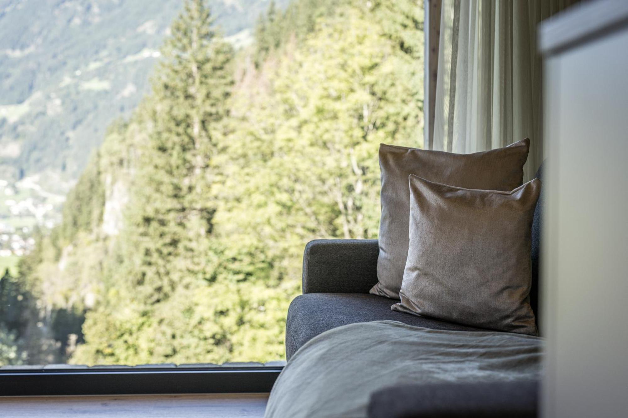 Natur Zeit - Alpine Garden Apartments Mayrhofen Bagian luar foto