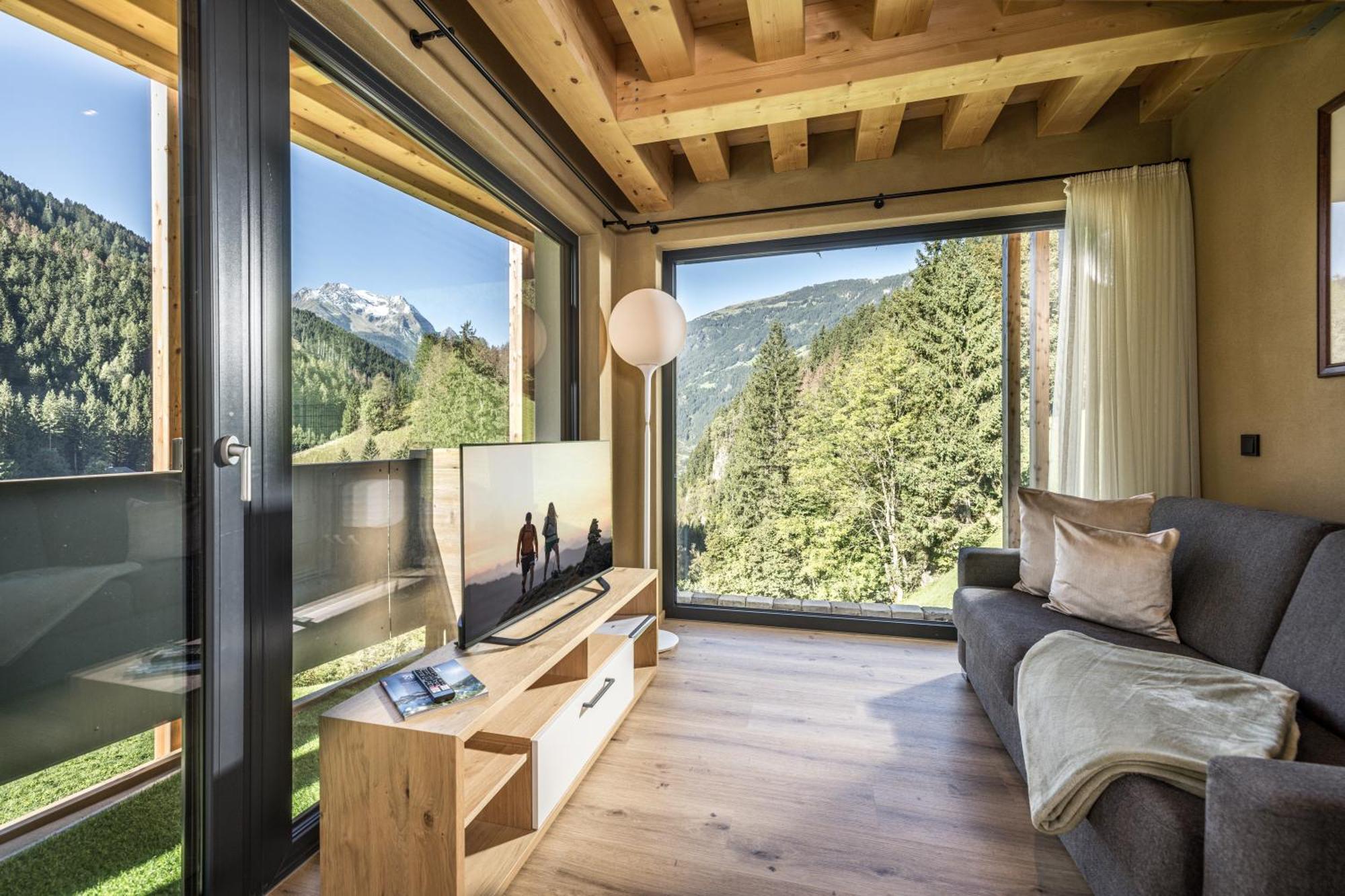 Natur Zeit - Alpine Garden Apartments Mayrhofen Bagian luar foto